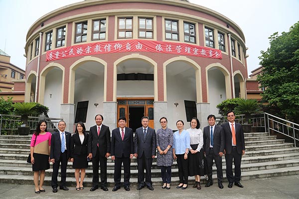 越南宗教委代表团访问华东神学院 越南宗教委代表团访问华东神学院